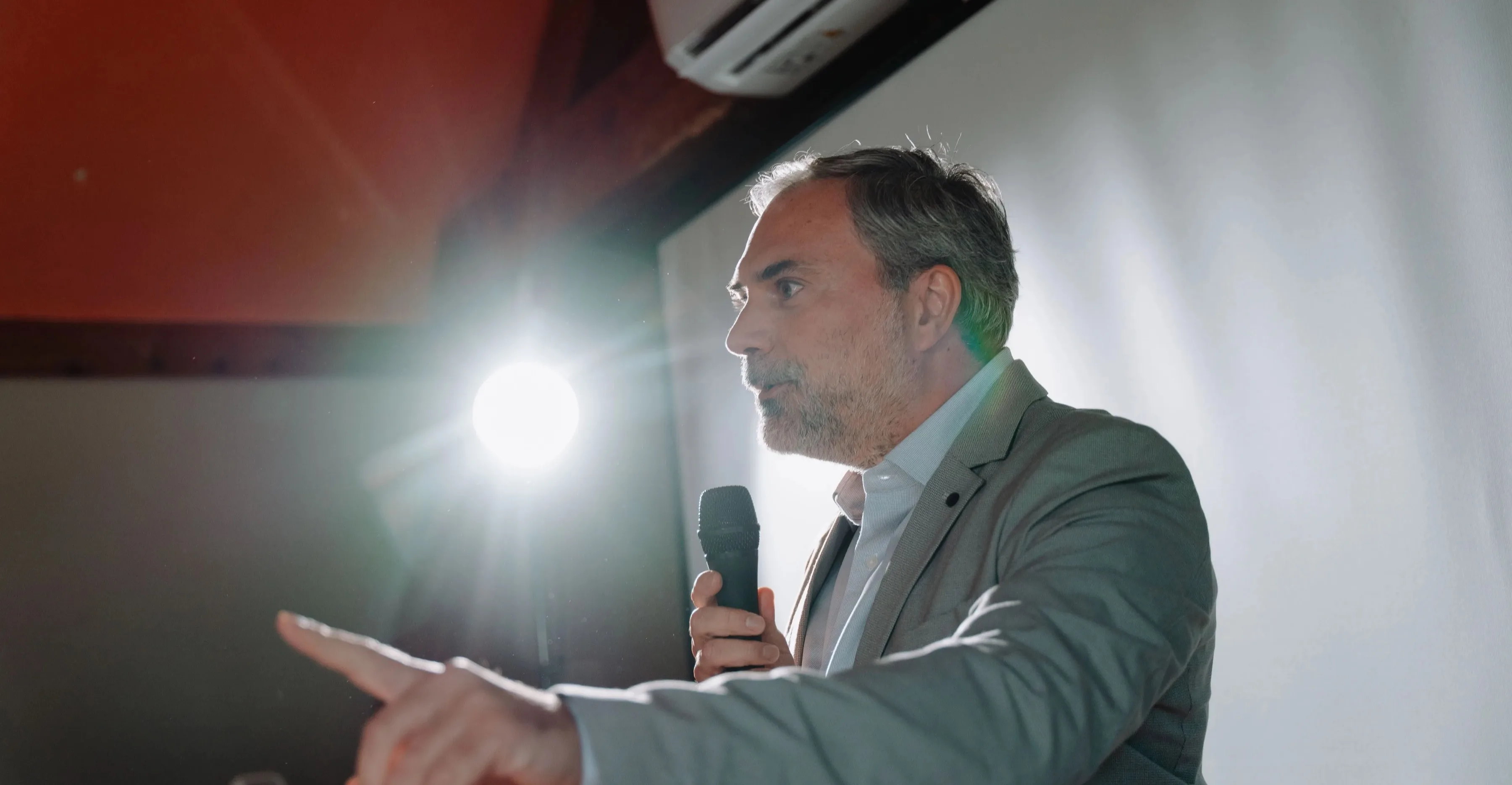 Damien Gauthier coaching a speaker for a high-stakes presentation
