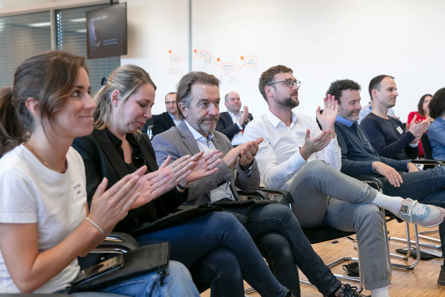 Damien Gauthier coaching a group of experts in a workshop setting